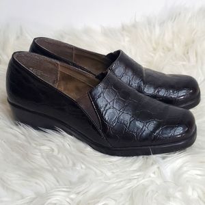 🐞Aerosoles Brown Faux Reptile Slip-on’s Size 6